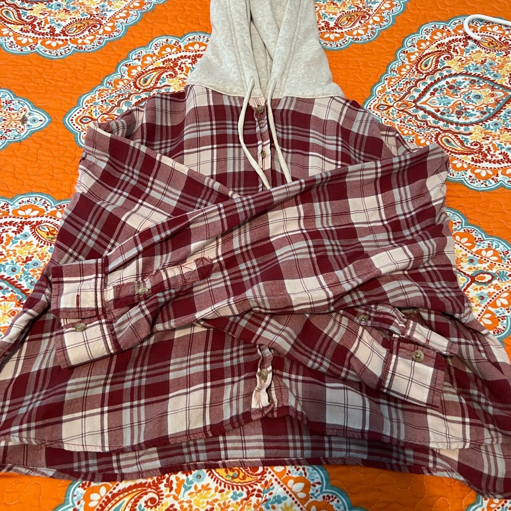 American Eagle Cropped distressed flannel hooded top. Women’s XL.